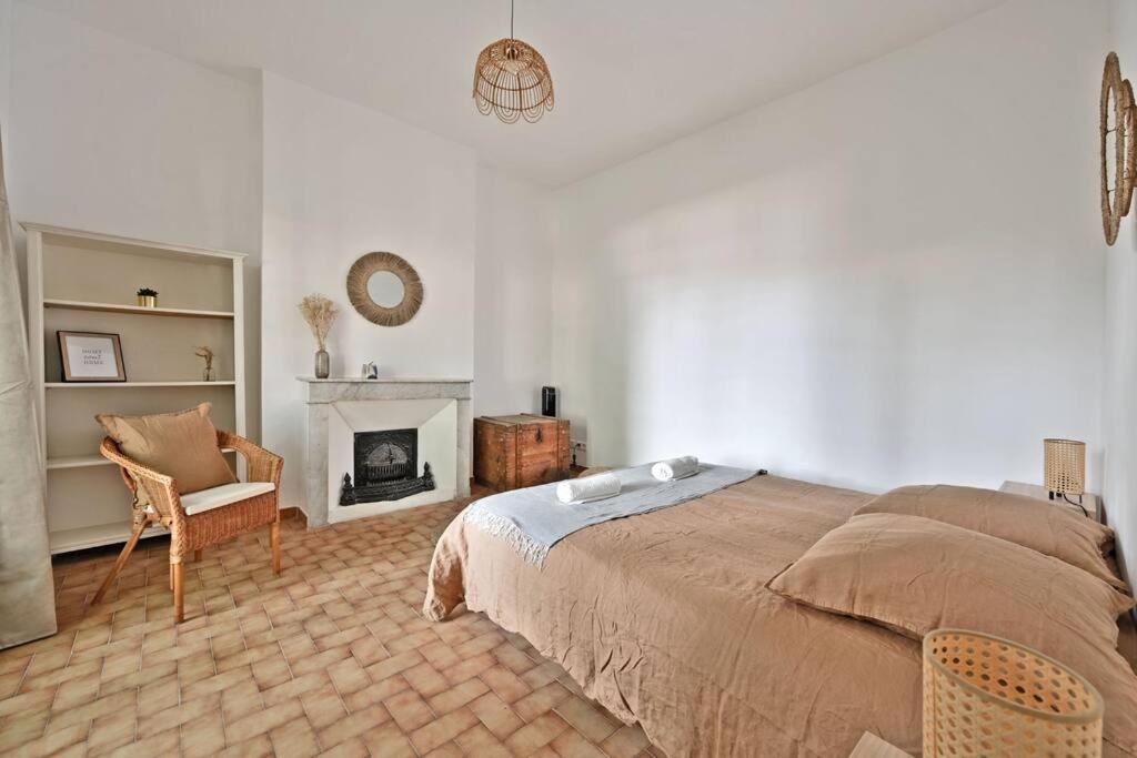 Appartement Au Coeur Des Platanes - Parking Gratuit Sous-Terrain - Clim - Balcon à Avignon Extérieur photo